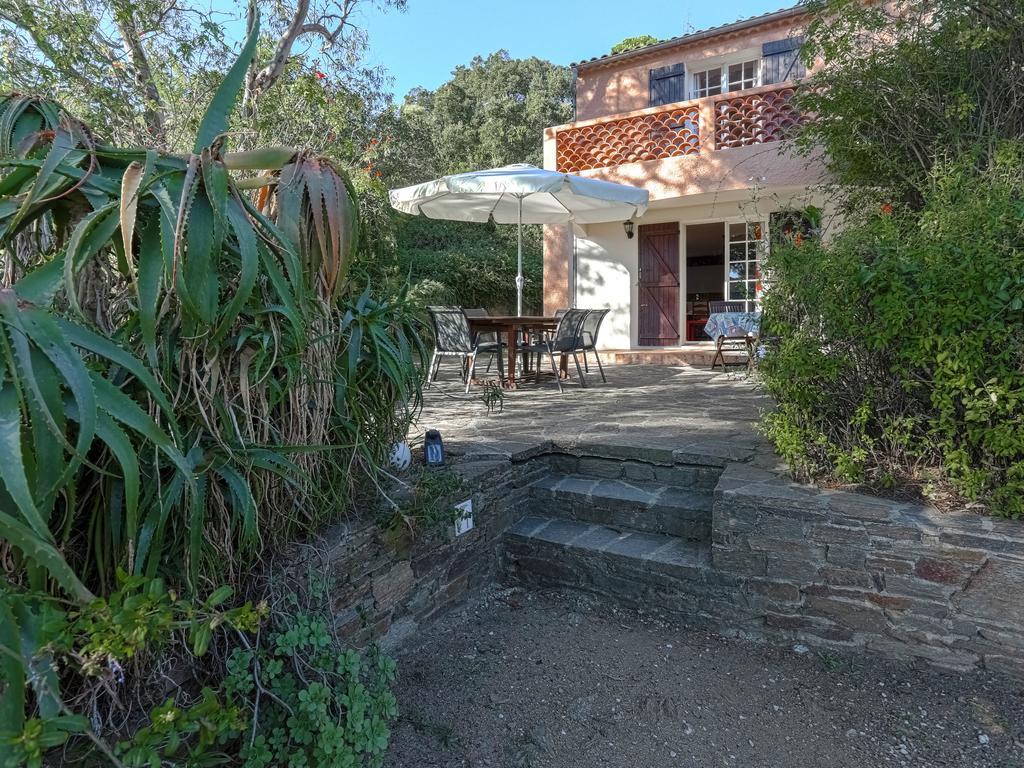 Snug Holiday Home In Bormes Les Mimosas With Pool מראה חיצוני תמונה